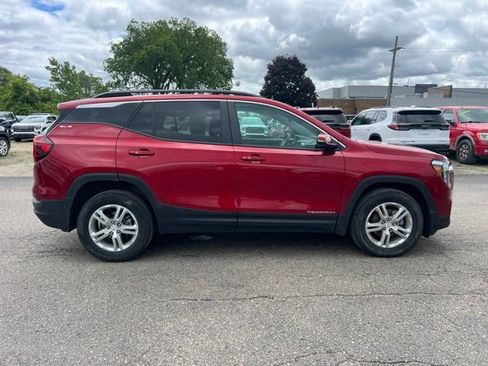 Used 2024 GMC Terrain SLE w/ Driver Convenience Package AWD/4WD image 4
