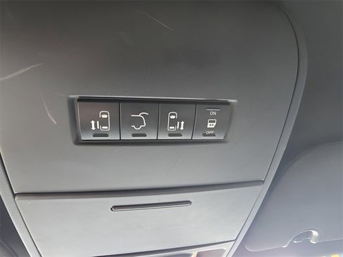 Used 2020 Dodge Grand Caravan SXT image 67