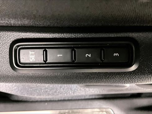 Used 2022 Volkswagen Atlas Cross Sport SEL R-Line AWD/4WD image 35