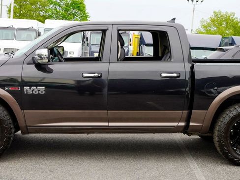 Used 2018 RAM 1500 Laramie w/ Convenience Group AWD/4WD image 3