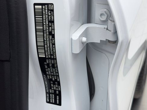 Used 2024 Alfa Romeo Stelvio Veloce image 37