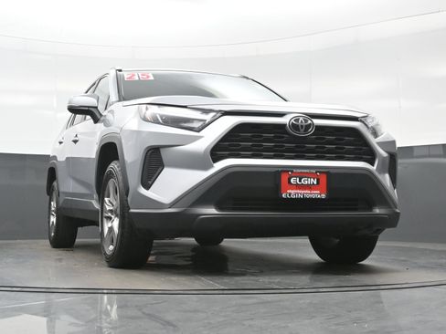 Used 2025 Toyota RAV4 XLE AWD/4WD image 26