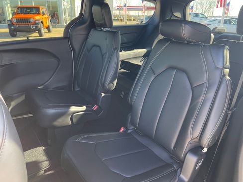 New 2026 Chrysler Pacifica Select image 17