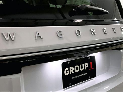 Used 2022 Jeep Wagoneer Series III w/ Premium Group I AWD/4WD image 29