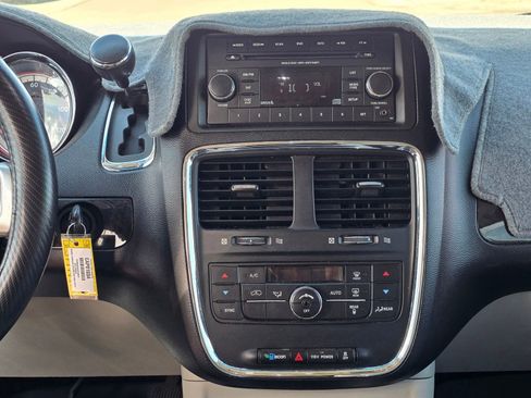 Used 2012 Dodge Grand Caravan Crew FWD image 17