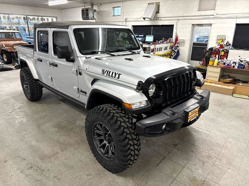 Used 2022 Jeep Gladiator Sport image 98
