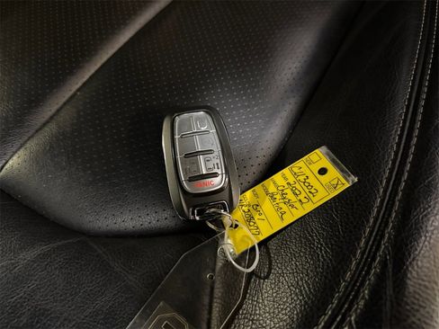 Used 2022 Chrysler Pacifica Touring-L w/ Uconnect Theater Family Group image 32