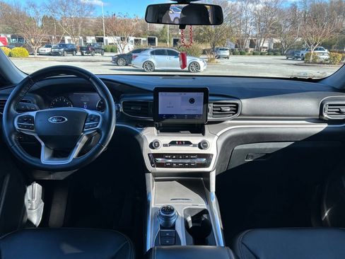 Used 2022 Ford Explorer XLT w/ Equipment Group 202A image 14