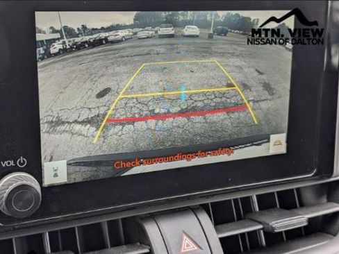 Used 2024 Toyota RAV4 XLE w/ Convenience Package image 5