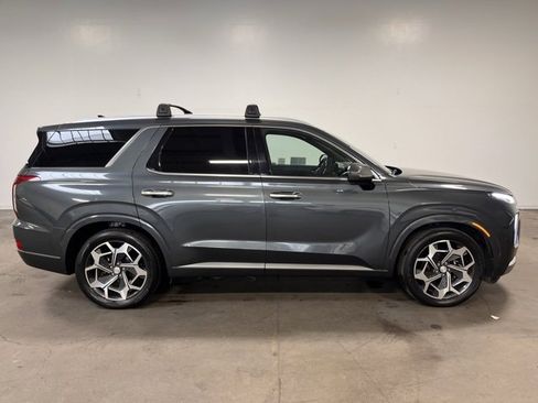 Used 2022 Hyundai Palisade Calligraphy image 2