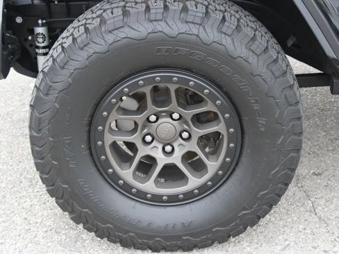 Used 2022 Jeep Wrangler Unlimited Rubicon w/ Xtreme Recon 35" Tire Package AWD/4WD image 8