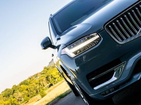 Used 2023 Volvo XC90 B6 Plus w/ Protection Package AWD/4WD image 2
