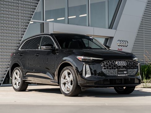 Certified 2025 Audi Q5 Premium Plus w/ Premium Plus AWD/4WD image 1