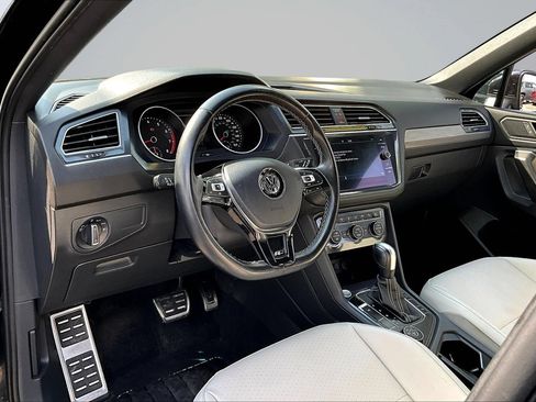 Used 2021 Volkswagen Tiguan SEL AWD/4WD image 19