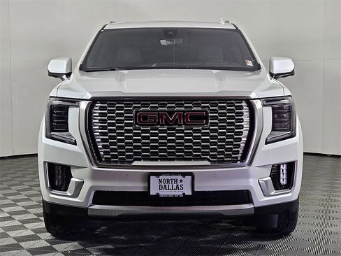 Used 2021 GMC Yukon Denali w/ Denali Premium Package image 2