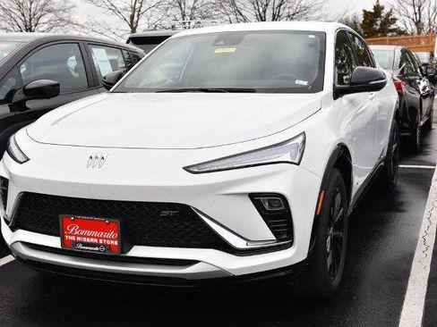 Used 2025 Buick Envista Sport Touring image 4