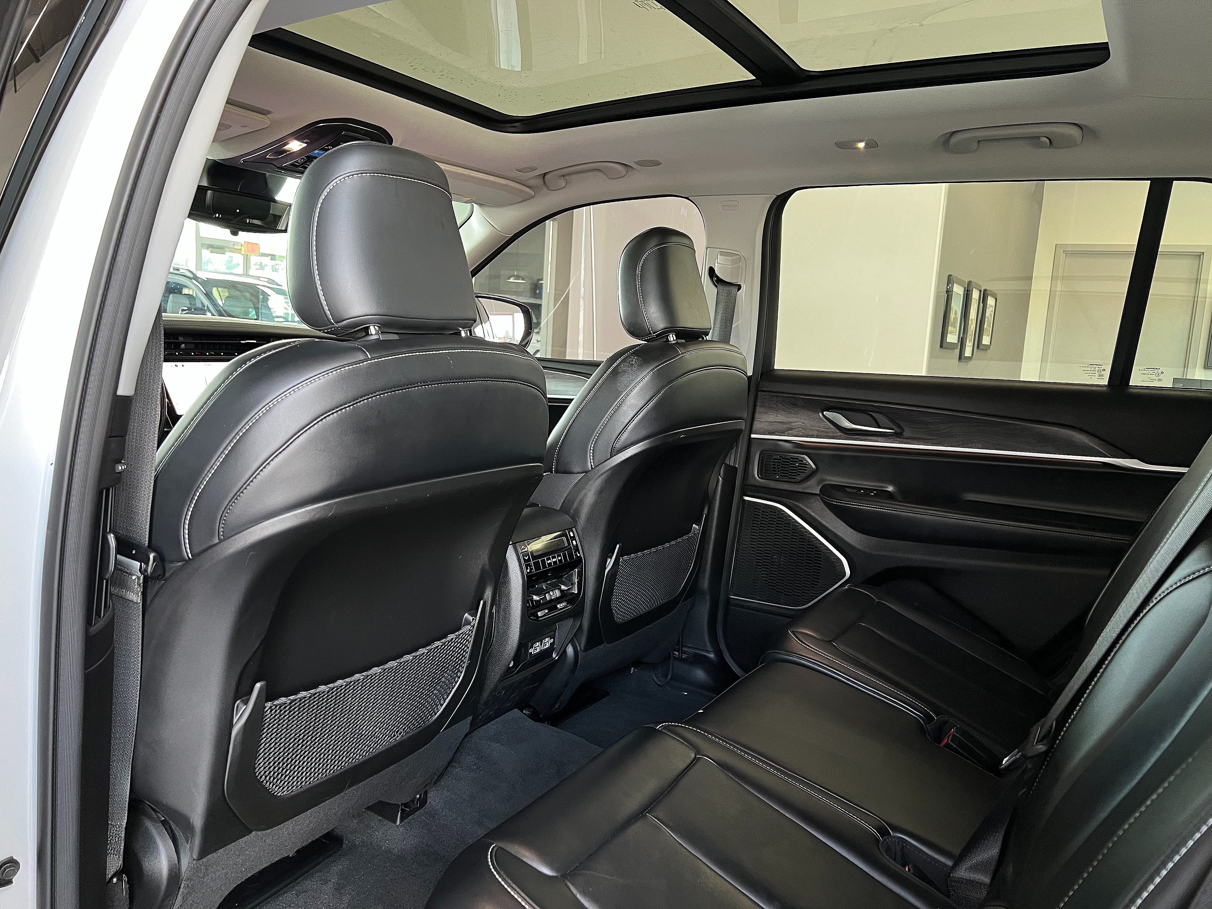 Used 2021 Jeep Grand Cherokee L Limited AWD/4WD image 19