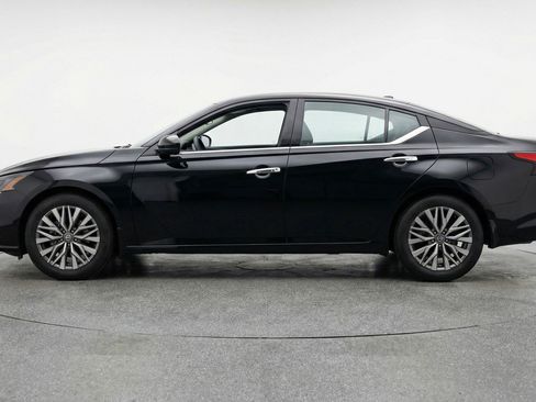 Used 2025 Nissan Altima 2.5 SV FWD image 5