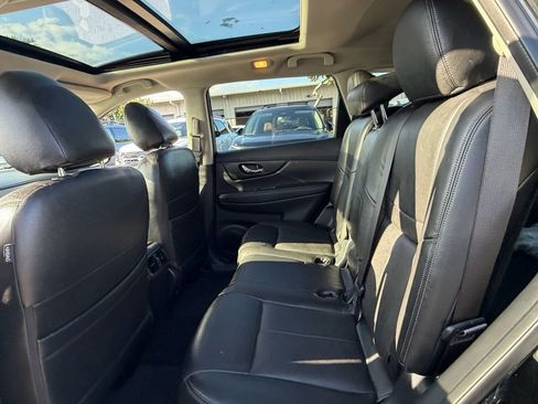 Used 2017 Nissan Rogue SV FWD image 12