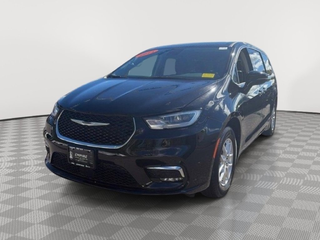 Used 2024 Chrysler Pacifica Touring-L FWD image 3
