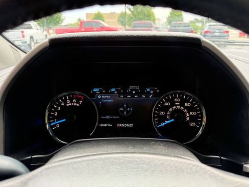Used 2015 Ford F150 Lariat w/ Equipment Group 502A Luxury AWD/4WD image 14