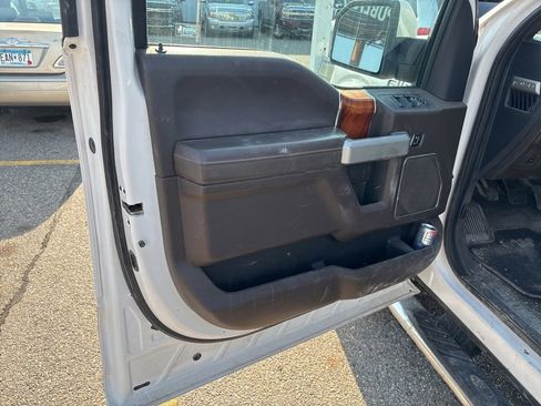 Used 2015 Ford F150 King Ranch w/ Equipment Group 601A Luxury AWD/4WD image 9