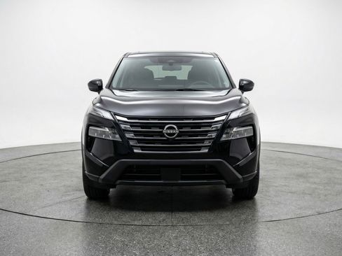 Used 2025 Nissan Rogue SV image 2