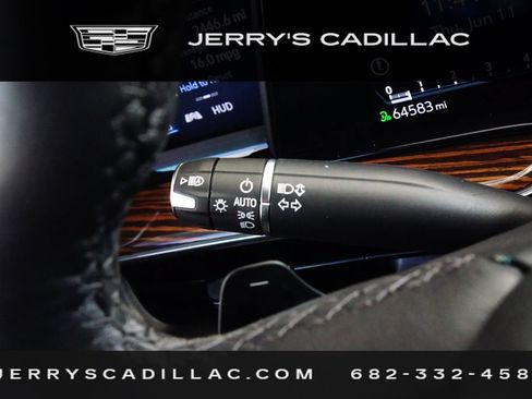 Used 2023 Cadillac Escalade Premium Luxury AWD/4WD image 17