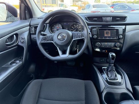 Used 2020 Nissan Rogue Sport S image 19