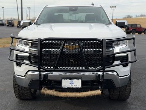 Used 2023 Chevrolet Silverado 1500 LT AWD/4WD image 2