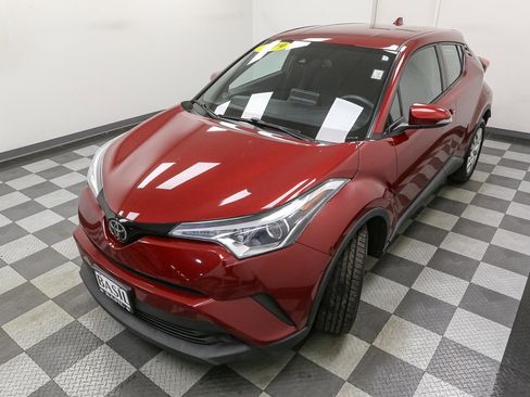 Used 2019 Toyota C-HR LE image 6