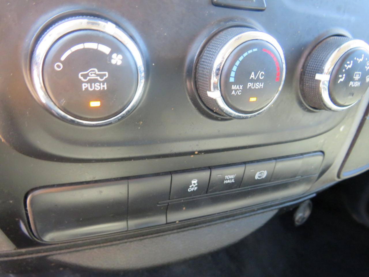 Used 2018 RAM 3500 Tradesman w/ Chrome Appearance Group AWD/4WD image 23
