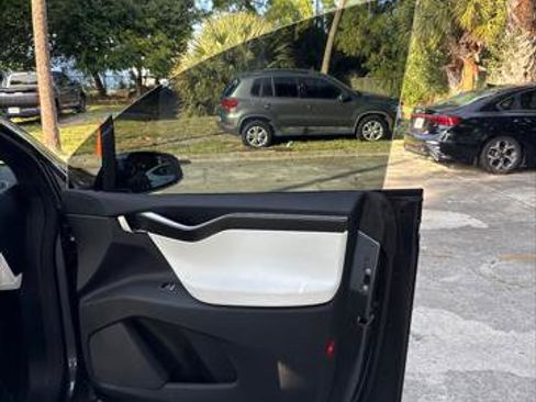 Used 2018 Tesla Model X 100D image 18