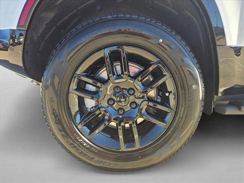 New 2026 Land Rover Defender 110 X-Dynamic SE image 10