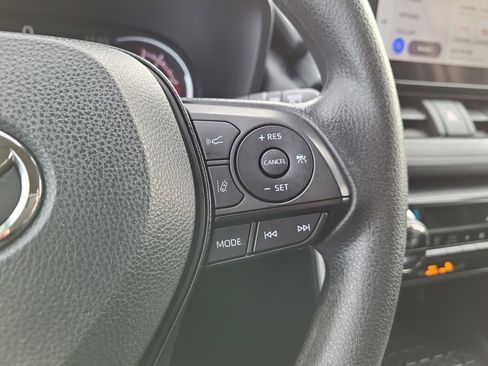 Used 2025 Toyota RAV4 XLE image 20