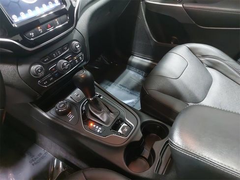 Used 2021 Jeep Cherokee Limited image 56