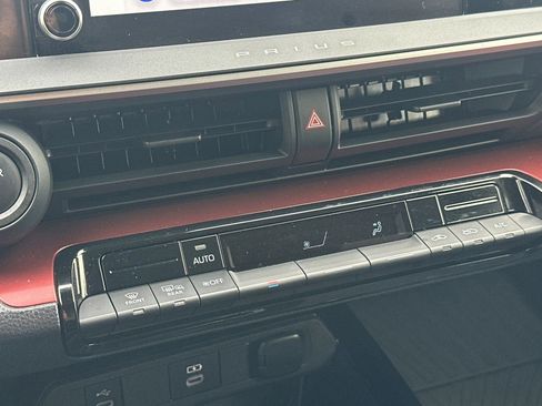 Used 2024 Toyota Prius Prime SE image 23