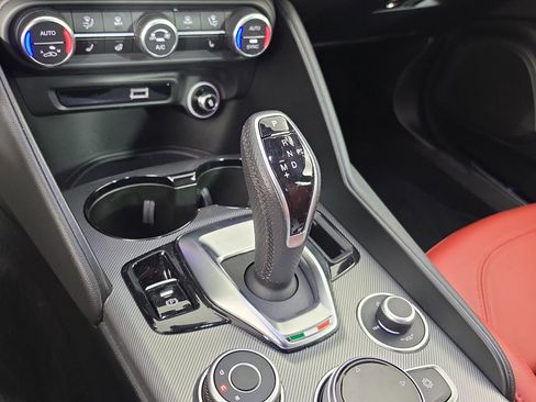 Used 2025 Alfa Romeo Giulia w/ Veloce Package Rwd image 30