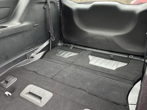 Used 2025 Chrysler Pacifica Select image 9