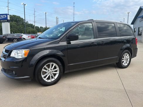 Used 2019 Dodge Grand Caravan SXT w/ Driver Convenience Group FWD image 5