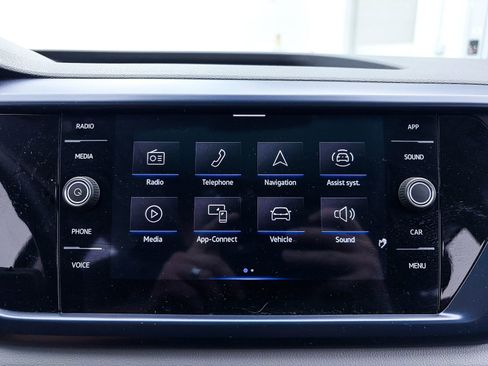 Used 2023 Volkswagen Taos SE w/ Panoramic Sunroof Package FWD image 20