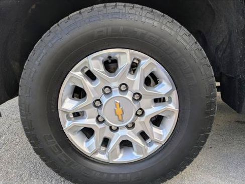 Used 2024 Chevrolet Silverado 2500 LT AWD/4WD image 30