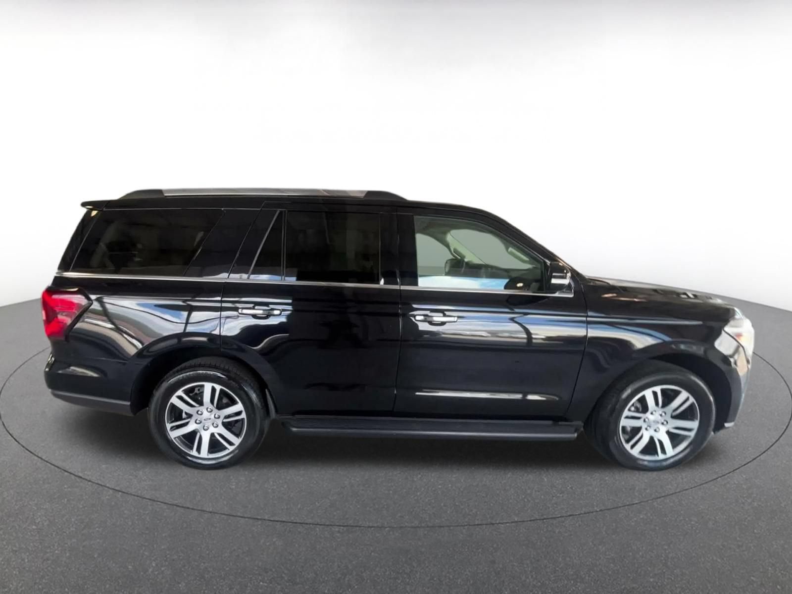 Used 2024 Ford Expedition Limited RWD image 15