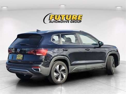 Used 2024 Volkswagen Taos SE image 4