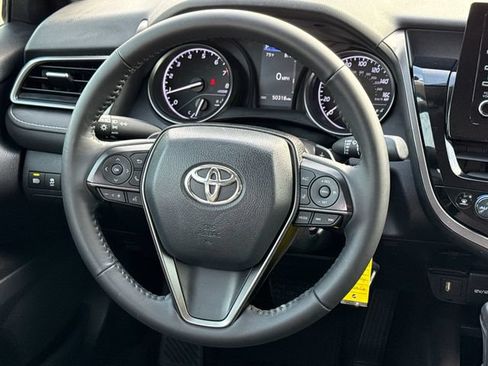 Used 2022 Toyota Camry SE FWD image 13