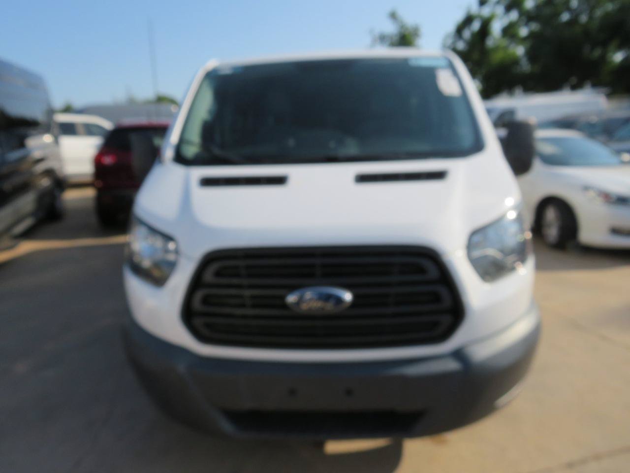 Used 2016 Ford Transit 150 130 Low Roof RWD image 3