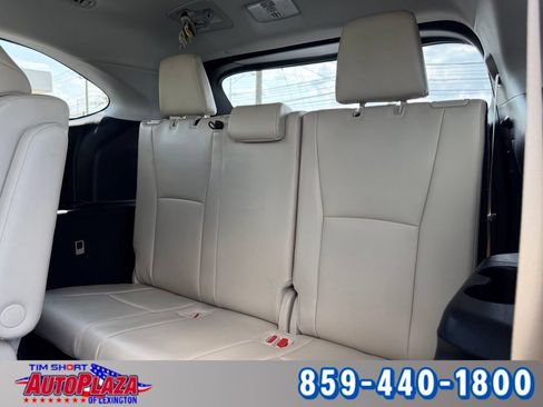 Used 2025 Toyota Highlander XLE AWD/4WD image 35