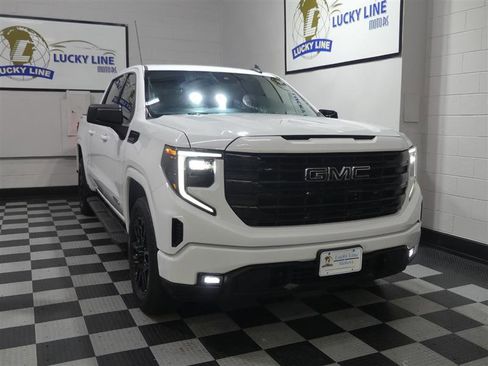 Used 2022 GMC Sierra 1500 Elevation w/ LPO, Elevation Black Package image 5