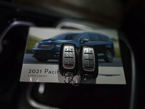 Used 2021 Chrysler Pacifica Limited w/ Uconnect Theater Family Group FWD image 48
