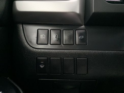 Used 2017 Toyota Highlander SE image 17